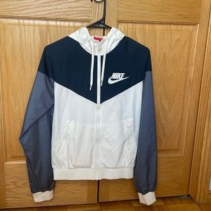 New Vintage Style Nike Windbreaker Small